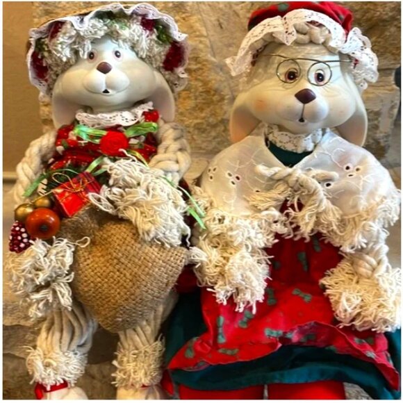 House of Lloyd Christmas Around The World Flossie & Granny Flo Bunny Shelf Sit - Picture 1 of 12